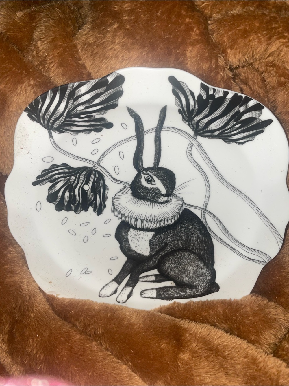Black & White Ceramic Hare Art Plate - Decorative Accent